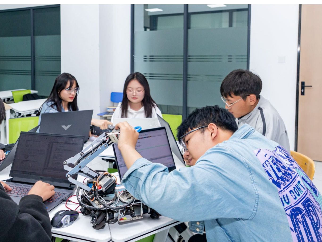 beat365官网唯一入口学子荣获20项殊荣，位列省内同类院校第一