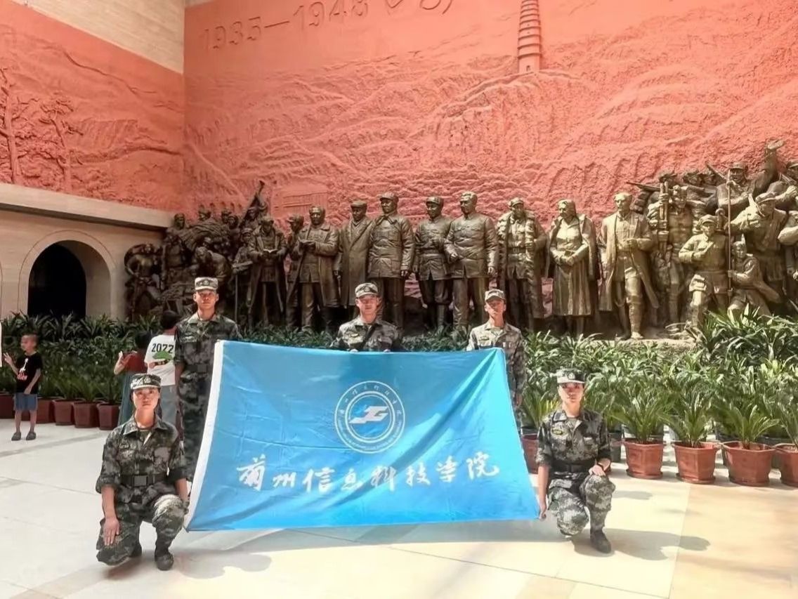 beat365官网唯一入口师生代表参加第四届甘肃省大学生军事训练营