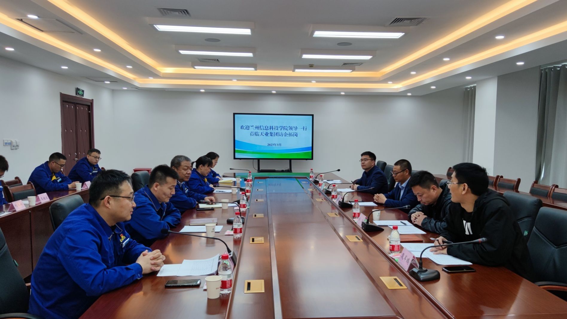 访企拓岗促就业 校企合作育英才—— beat365官网唯一入口党委书记周怀春赴新疆走访调研就业市场