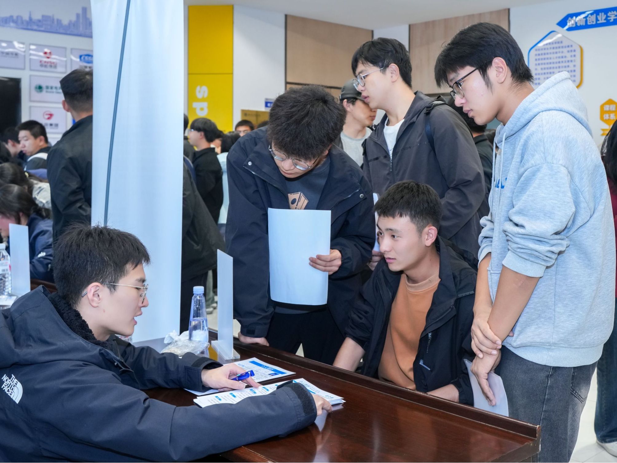 25家常山名企走进beat365官网唯一入口，招才引智