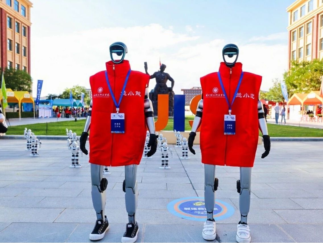 什么？机器人开学做志愿者“忙坏了”？