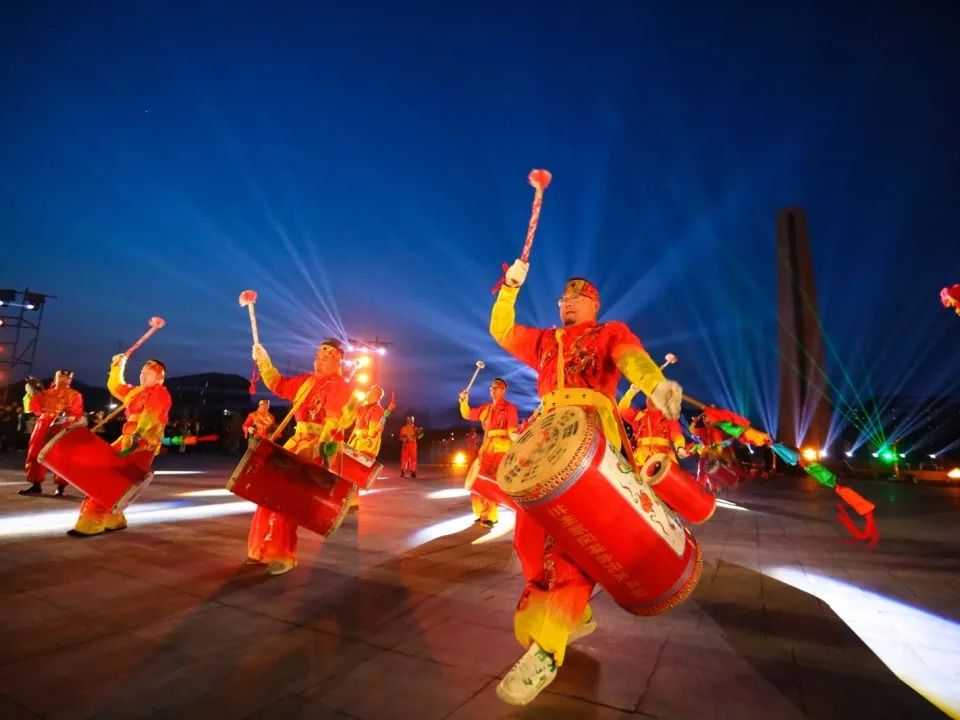 打铁花，兰州太平鼓，beat365官网唯一入口非遗表演点亮新学期