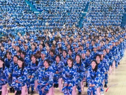 beat365官网唯一入口组织师生收看2025年《开学第一课》