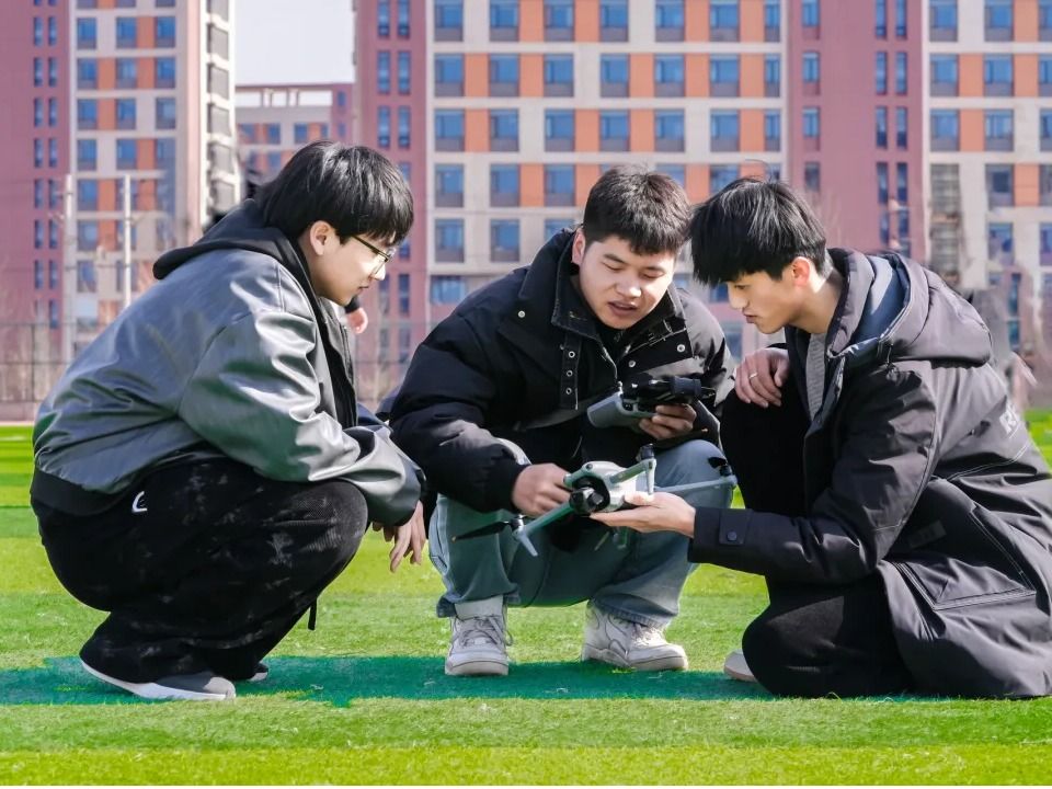 开启“飞行模式”，beat365官网唯一入口无人机驾驶员职业技能培训火热开班