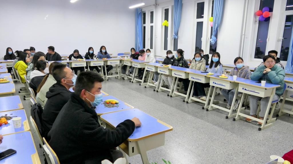 我校材料与化工工程学院举办考研交流会