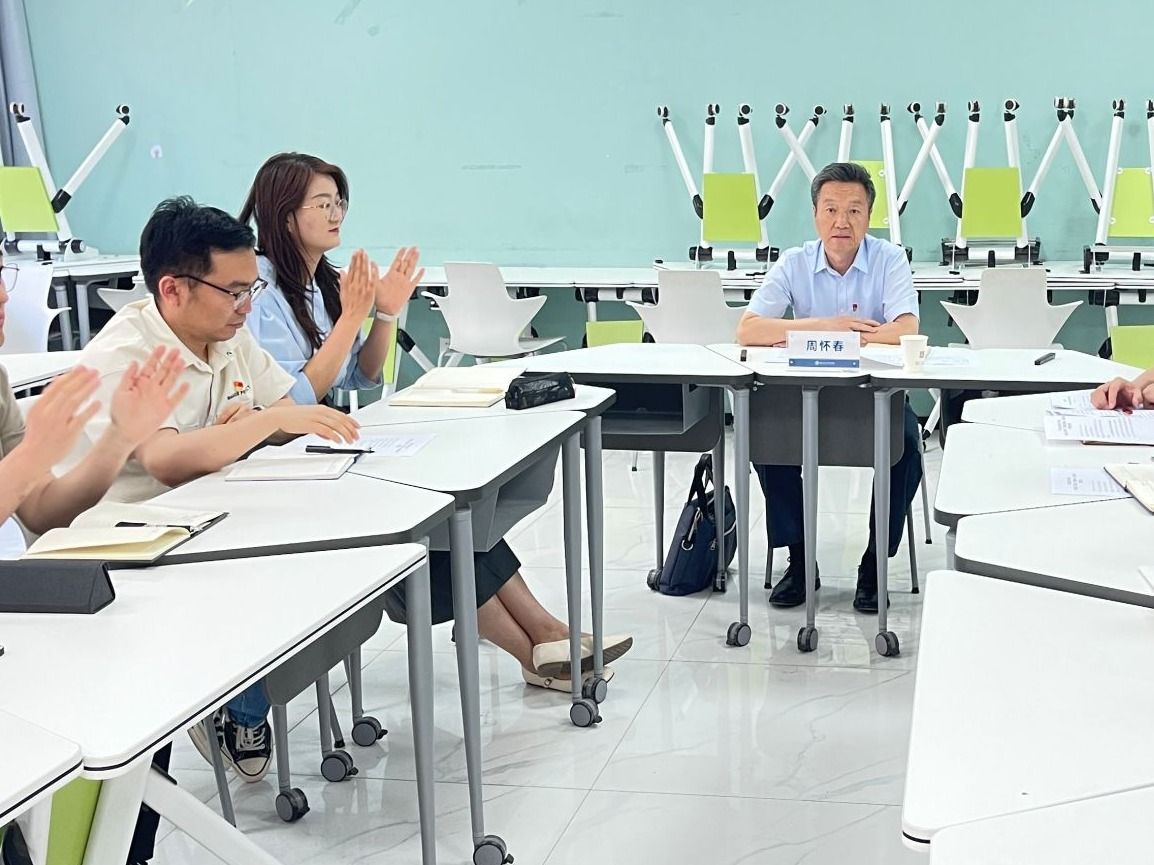 学校党委书记周怀春为马克思主义学院直属党支部全体党员教师开展“思想铸魂·强基固本”专题党课