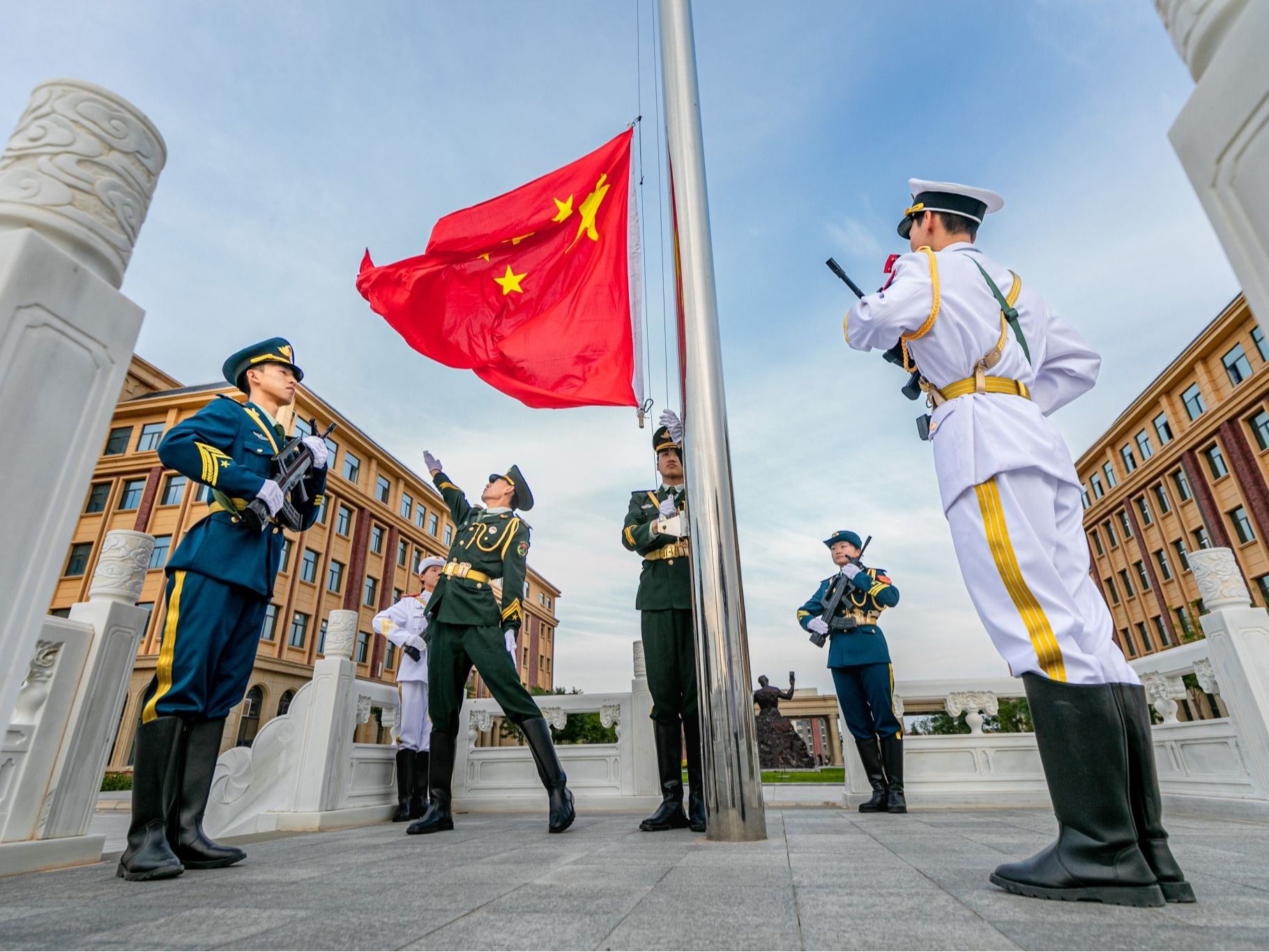 beat365官网唯一入口举行庆“七一”升国旗仪式