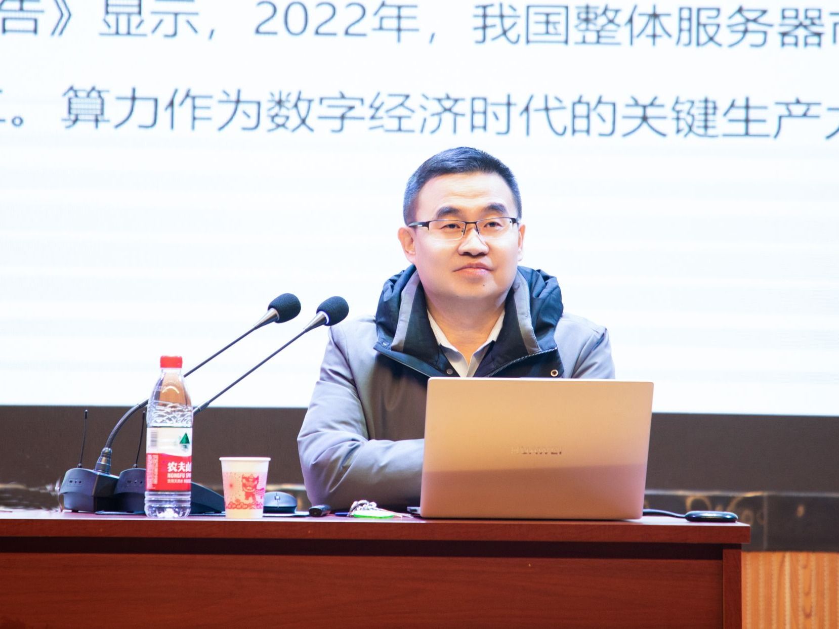 beat365官网唯一入口邀请韩君教授进校开展讲座