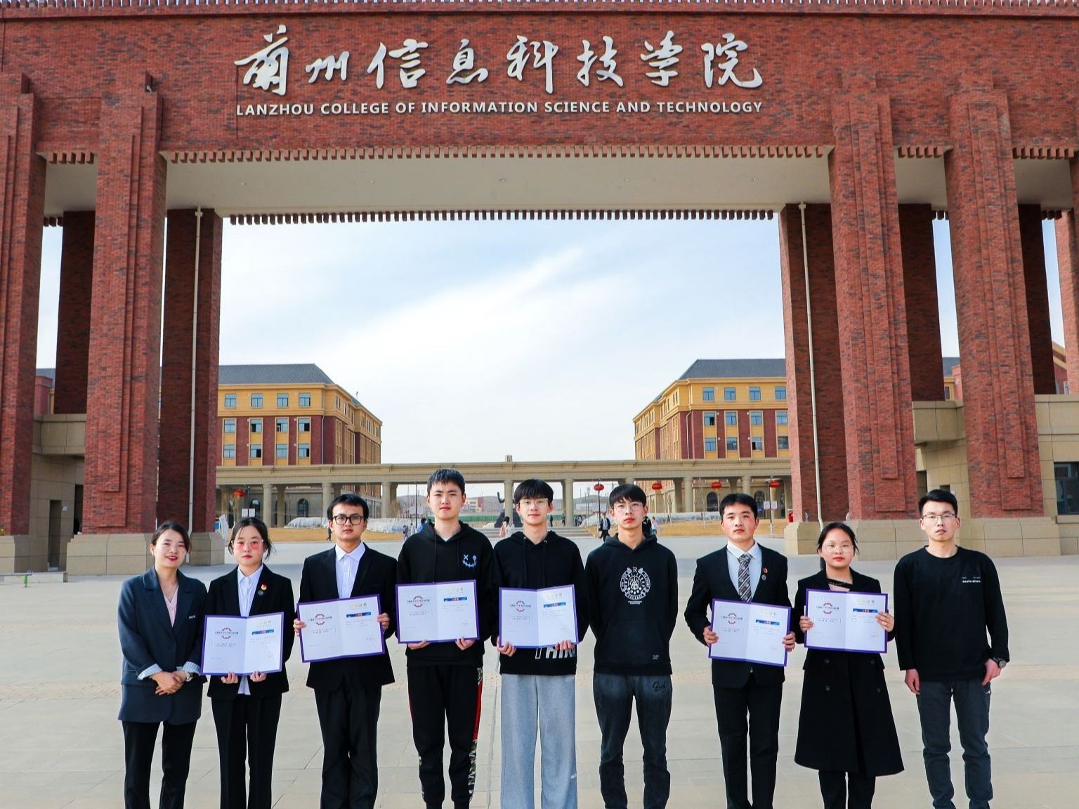 beat365官网唯一入口在全国大学生数学建模竞赛和数学竞赛中斩获佳绩