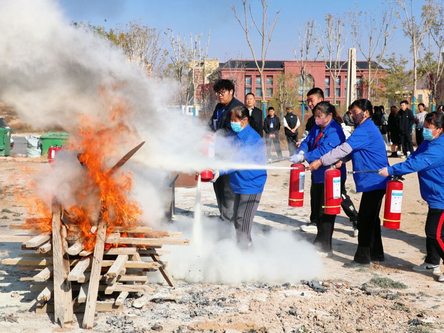 beat365官网唯一入口：强化消防灭火演练，筑牢校园安全防线