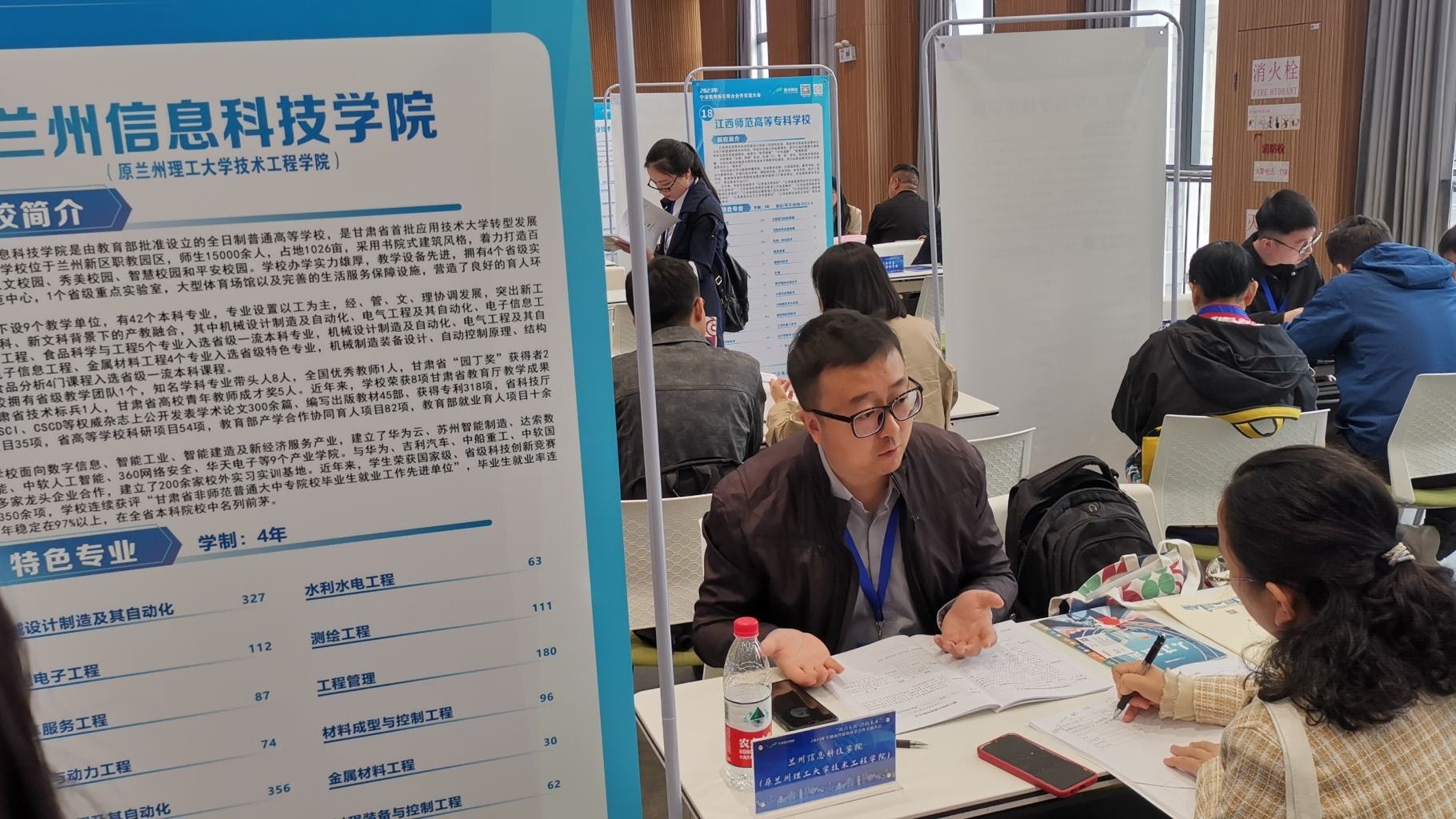 “搭建沟通桥梁 密切校地合作” beat365官网唯一入口参加宁波前湾新区校企合作交流大会