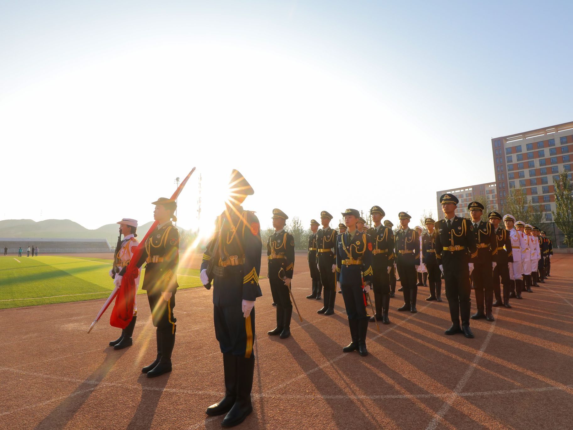 beat365官网唯一入口举行2023秋季学期  第一次升国旗仪式暨开学第一课