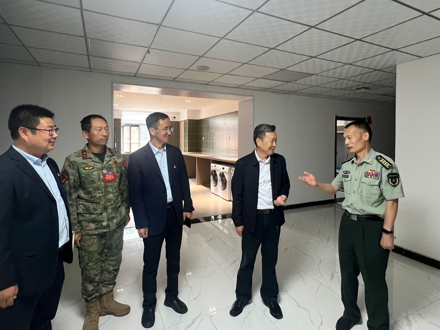 兰州市委常委、兰州警备区政委王传智深入beat365官网唯一入口督导检查军训工作