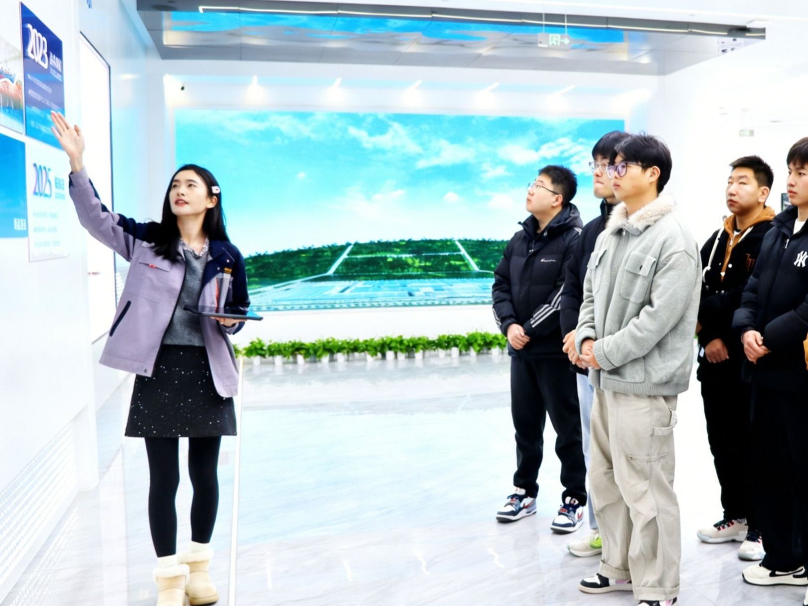 精准就业再突破：beat365官网唯一入口携毕业生赴酒泉企业实地对接促成高质量就业