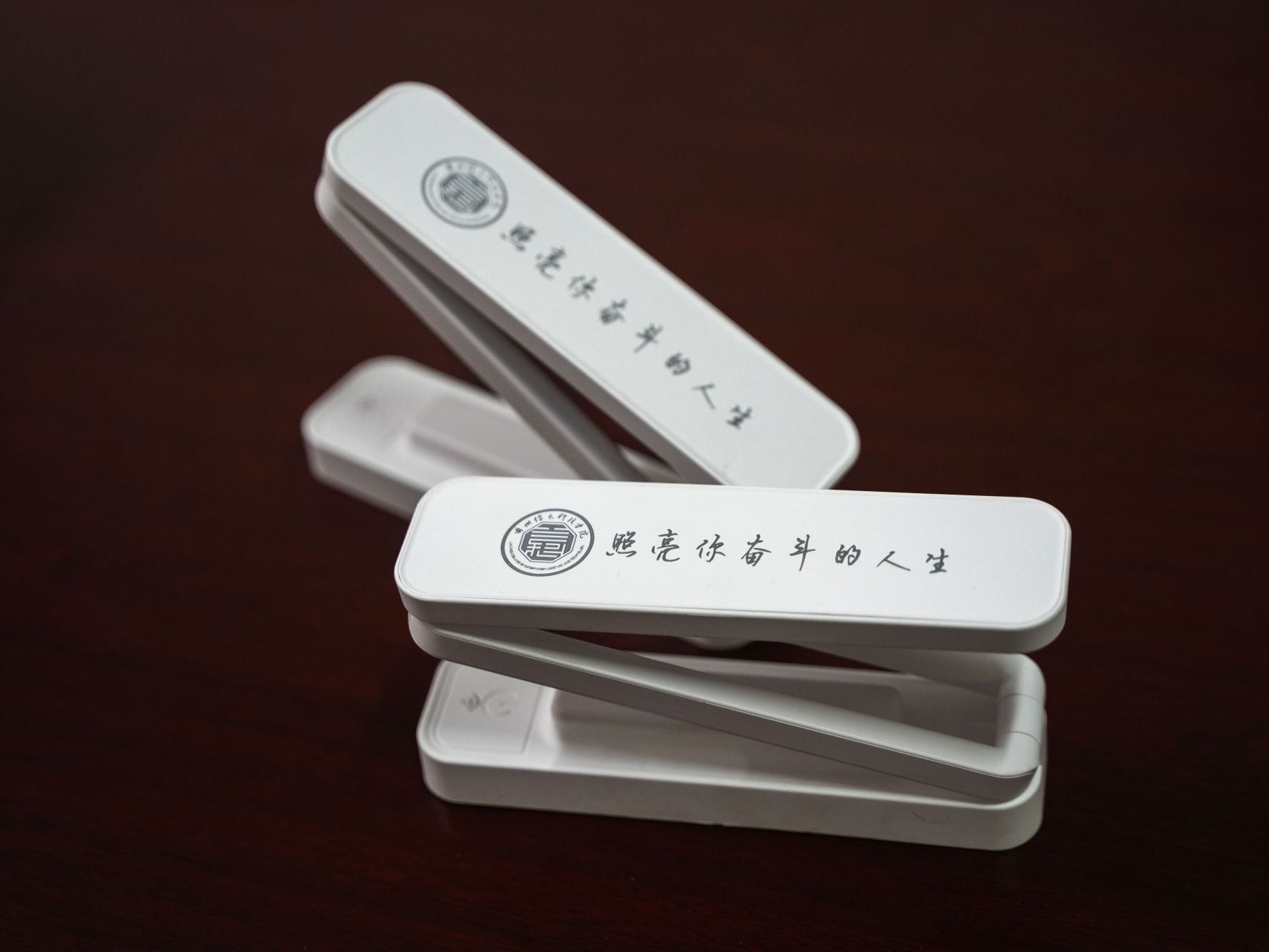 心系学子，情暖“研”途，beat365官网唯一入口赠送护眼台灯助力毕业生考研