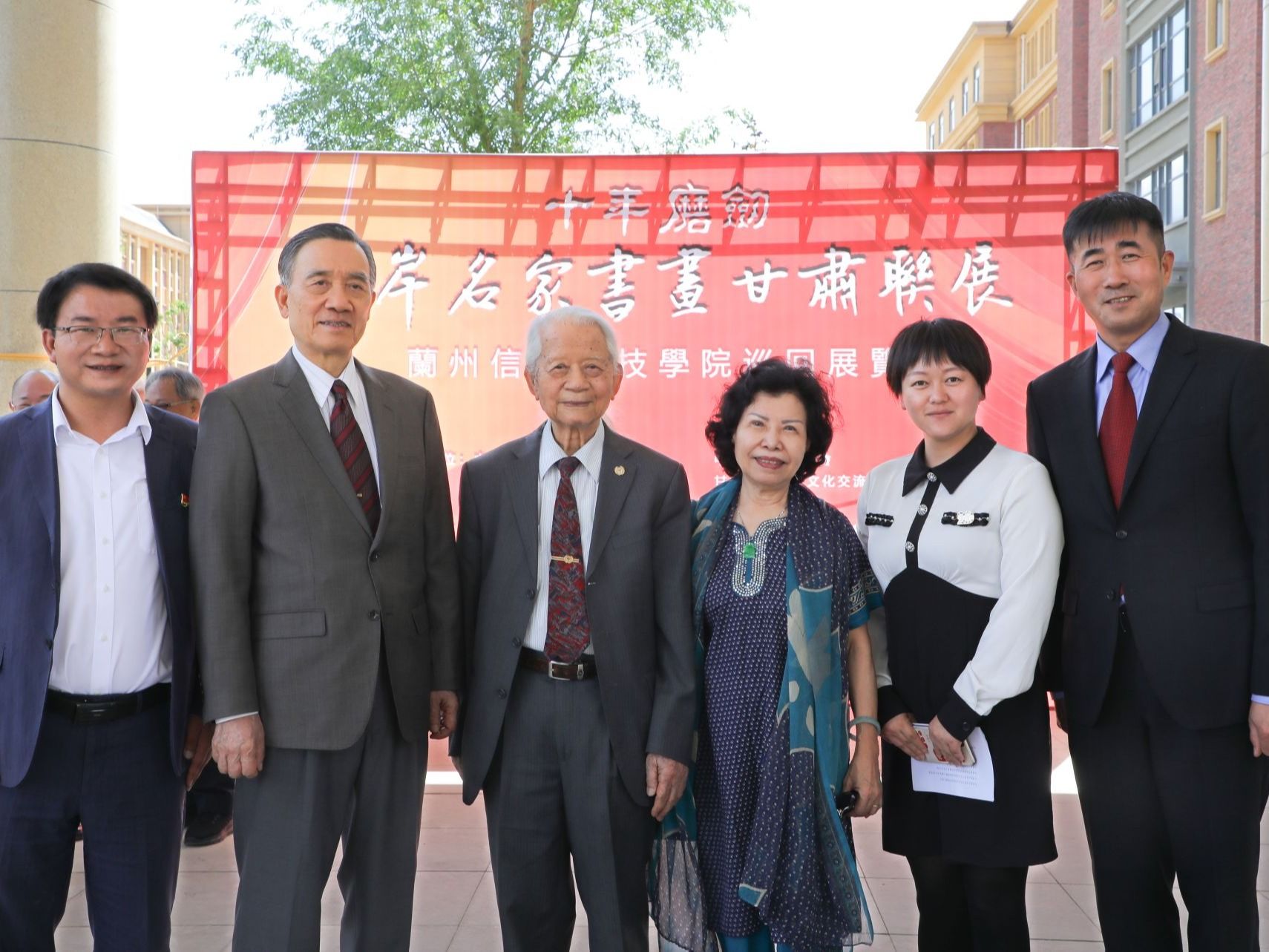 迎二十年校庆，beat365官网唯一入口开展“书画进校园，墨韵传薪火”活动